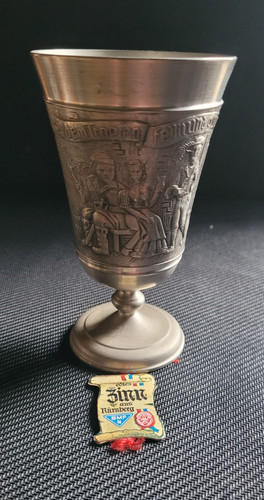 Zinnbecher pokal auf - zinnbecher/pokal, mit