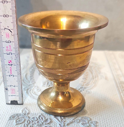 Messing becher pokal auf fuß - messing,