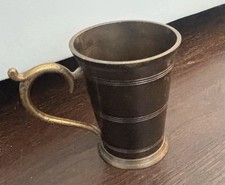 Alter Messingbecher mit Henkel