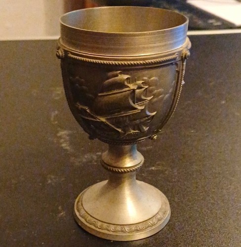 Zinnpokal becher auf fuß - auf,