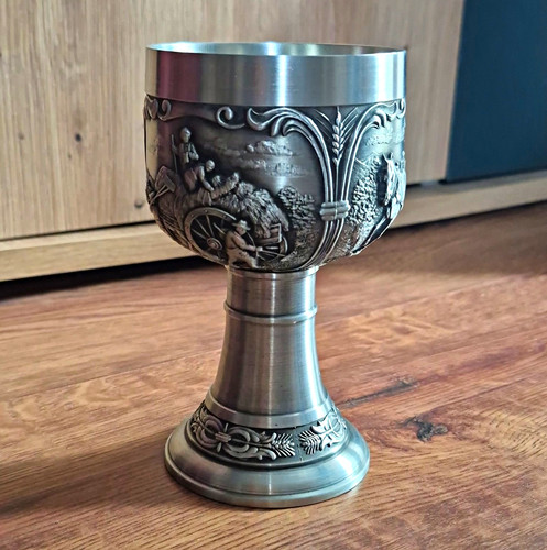 Zinnpokal becher auf fuß mit - fuß,