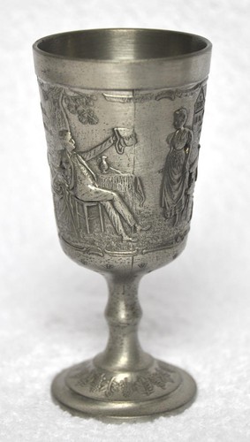 Zinnpokal mit reliefmotiven - zinnpokal,